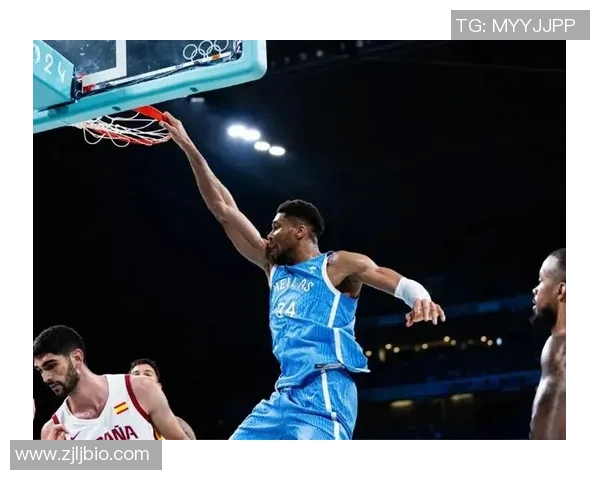 如果再见不能红着眼！字母哥滑翔上篮被米德尔顿造成进攻犯规！