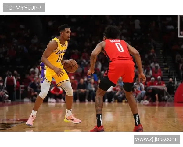 失误多！卡斯尔10中5拿到13分6板出现5失误 正负值-7